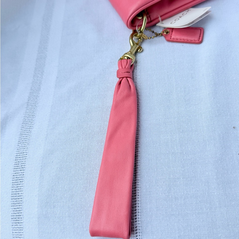 NWT Coach Punch Pink Leather Wristlet - Picture 14 of 15